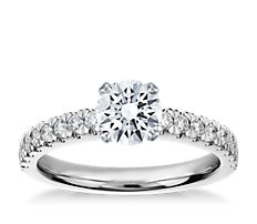 铂金新艺术款式钻石订婚戒指（1/3 克拉总重量）